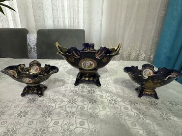 Süfrə qab-qacaqı: Dekorativ porselen qab dəsti - 3 hissədən ibarət: 1 böyük orta