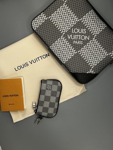 Барсетки: Барсетка, Louis Vuitton, Материал: Натуральная кожа, Застежка на молнии, Множество карманов, Моющийся материал, Новый