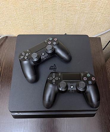 Playstation 4 Slim (500GB) 2 Ədəd Orijinal pultu ilə, yaddaşında