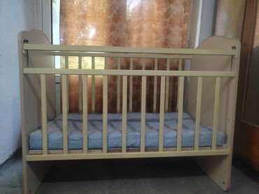 детские кроватки для новорожденных: Детский гарнитур, цвет - Бежевый, Б/у