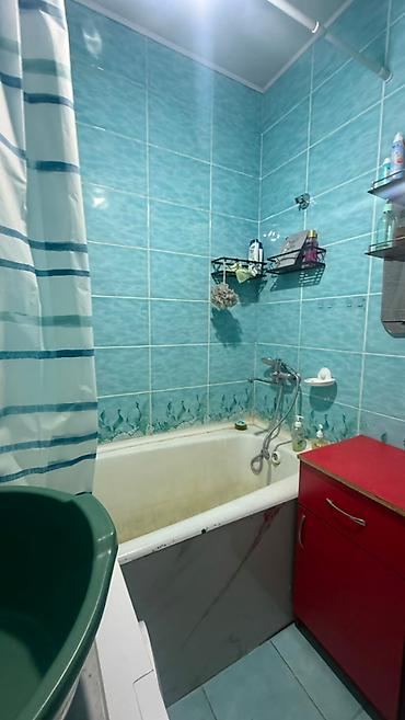 105: 2 комнаты, 55 м², 10 мкр 105 серия, 4 этаж, Старый ремонт — 3