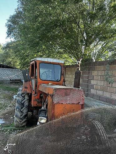 john deere цена: Трактор колесный, оранжевый, с кабиной. Характеристики и особенности — 3