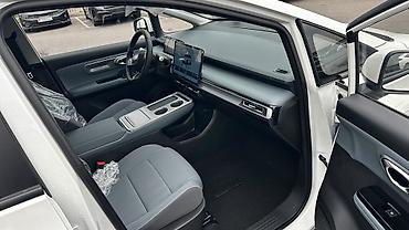 машина электрические: Электромобиль GAC Aion Y (кроссовер/MPV, 5 дверей), белый цвет кузова — 5