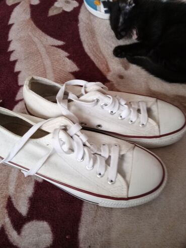Sneakers & Athletic shoes: Converse, color - White