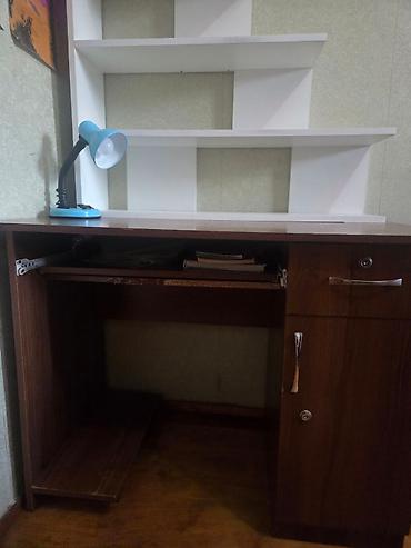 stolar: Düz masa, Polkalı, Siyirməli, Sadə laminat — 3