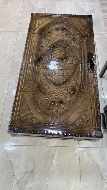 Nərdlər: Ağac oyma nərd/şaşki dəsti.Daşı,Zəri və Sumkasi üstündə verilir. - — 8