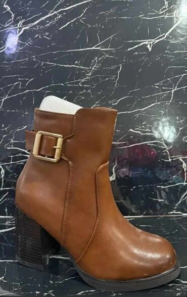 Čizme: Cizmice

NABAVKA
36-41
4300 din 💥 — 15