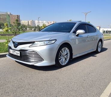машина в росрочку: Toyota Camry: 2018 г., 2.5 л, Вариатор, Гибрид, Седан