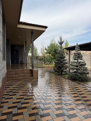 Үйлөрдү сатуу: 4 бөлмө, 220 м², 6 соток, Бишкек, Менчик ээси — 3