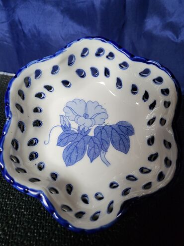 Ostalo posuđe: Porcelanska nova,vintaz,manja bombonijere. Cinija,bombonijera sa — 5