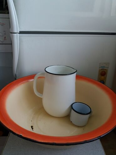 чашка эмалированная: Советская толстостенная эмалированная посуда 
Всё за 400сом