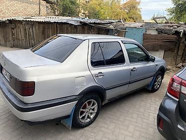 Volkswagen: Volkswagen Vento: 1993 г., 1.8 л, Механика, Бензин, Седан — 4