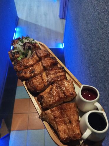 сырдуу бал: Məhsul: Manqalda hazırlanan kabab assortisi və balıq qızartması
