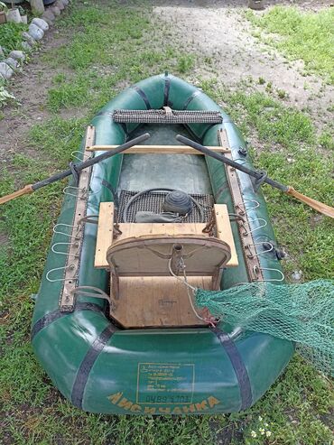 продаю лодку: Лодка надувная с креслом садок в подарок латки есть не новая клапана