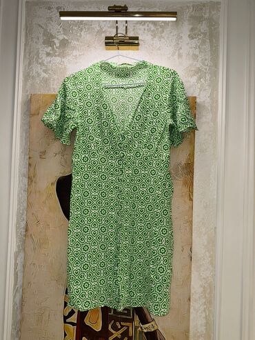 Gündəlik donlar: Paltarlar satılır. 1 dəfə geyinilib. 1) qara paltar M ölçü 50 azn 2) — 4