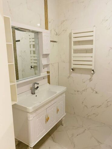 Uzunmüddətli kirayə mənzillər: Nəsimi rayon, 20 yanvar metrosu yanında 17 mərtəbəli binanın 9-cu — 8