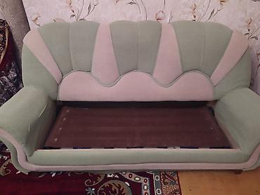 Divanlar: İki rəngli yumşaq divan - Dizayn: açıq yaşıl və bej panellərlə — 1