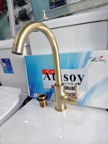 Unitazlar: Altın rəngli Au-tsoy firmasından olan yüksək əyilməli kran. Mətbəx və