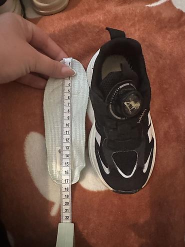 Детская обувь: Продаю кроссовки на мальчика в идеальном состоянии Черные 27р 600 сом — 10