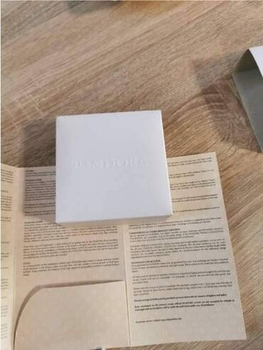 Narukvice: PANDORA narukvica sa original pakovanjem Cena:3600din Set sadrzi — 5