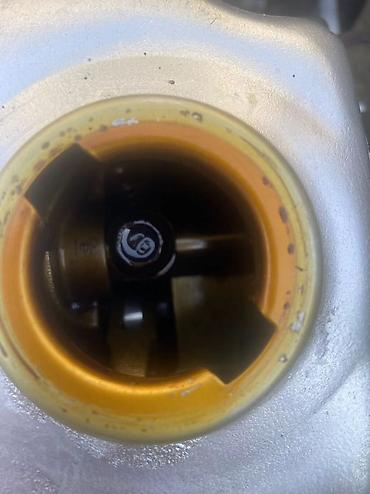 Двигатели, моторы и ГБЦ: Бензиновый мотор Mitsubishi 2005 г., 1.6 л, Б/у, Оригинал — 2