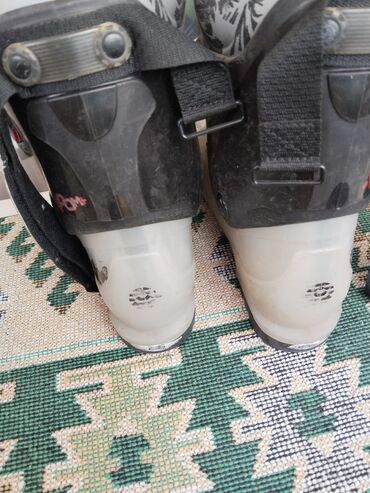 Лыжные ботинки: Лыжные ботинки, б/у, сделано в Словении, осталась пара, размер 37 — 8