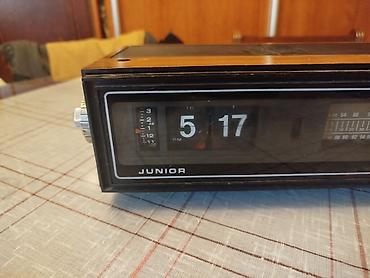 Satovi za kuću: Retro stari radio Junior flip budilnik vintage. Nepoznato stanje — 13