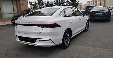 byd taksi: BYD Qin Plus DM-i plug-in hibrid sedan - Gözoxşayan ağ kuzov — 2