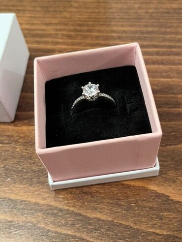 Jewellery: Engagement ring, Pandora, Material: Cubic zirconia