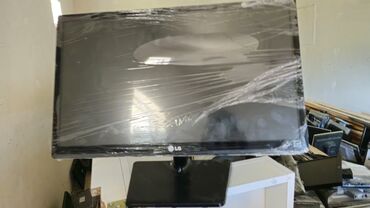 Monitorlar: Fərqli ölçülü və formalı kompüter monitorları. İstər ev, istərsə də — 16