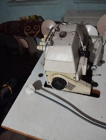 Техника и электроника: Швейная машина