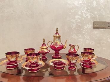 gövdə: Məhsul: Qırmızı kəsim şüşədən ayaqlı 2 ədəd meyvə/qəlyanaltı qabı