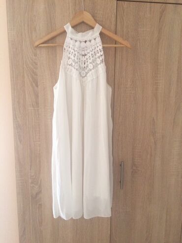 bela boho haljina: Bela lepršava haljina, jednom obučena, odgovara veličini S/M
