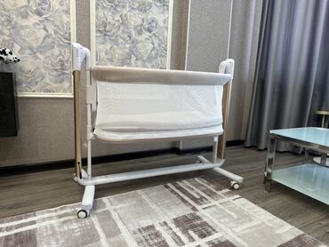 колыбели для новорожденных: Электронная колыбель-люлька Petitee Bear обеспечивает комфортное и