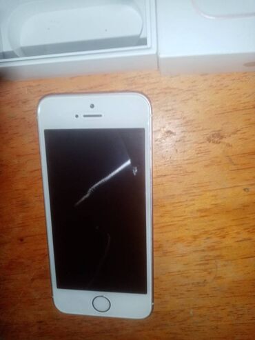 Apple iPhone: Apple iPhone iPhone SE — 3