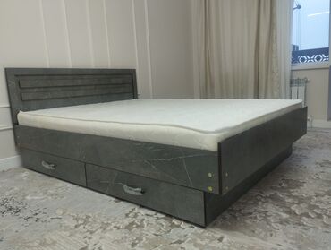Двуспальные кровати: Двуспальная кровать, Б/у, С матрасом, Дерево, длина - 2 см