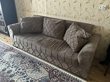 Divanlar: Qəhvəyi-boz rəng çalarında, klassik-dəyirmi xətli 3 yastıqlı salon — 5