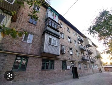 продается квартира в балыкчы: Продаю 3х комнатную квартиру 3й-этаж центральное отопление в центре