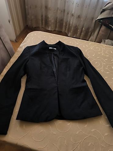 Pencəklər: H&M qadın blezeri - Rəng: qara - Model: düyməsiz, dar kəsim — 1