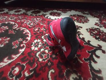 обувь 27 размер: Продаю барцовки,в красном цвете,одевали пару раз,33 размер цена 1500