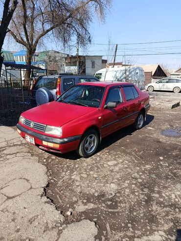 Volkswagen: Volkswagen Vento: 1995 г., 1.8 л, Механика, Бензин, Седан