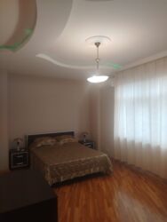 Uzunmüddətli kirayə mənzillər: Şəhərin mərkəzində 3otaqlı mənzil icarəyə verilir.İşığı suyu — 15