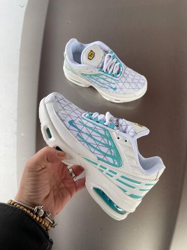 Patike: Nike air max tn patike 

Novo
Brojevi 36 do 46

fb Moja Kupovina 1 — 10