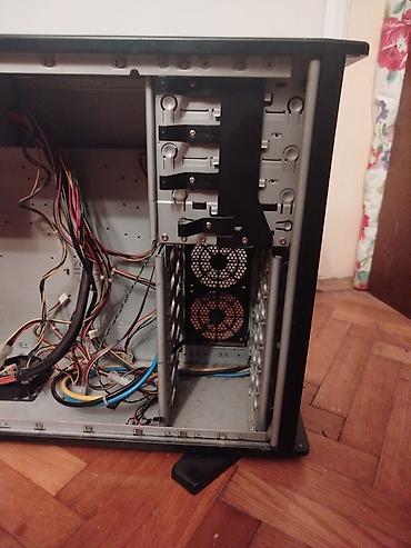 Ostali kompjuterski delovi: Kuciste za kompjuter. Spojio plocu,napajanje radi i power taster je — 4