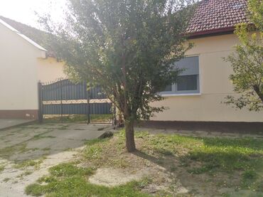Kuće na prodaju: 100 kv. m, 3 sobe — 17