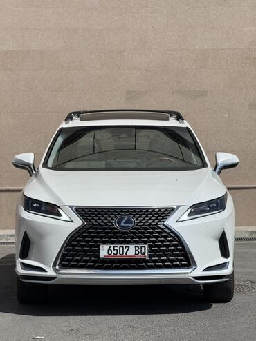 кофр на крышу автомобиля: Белый кроссовер Lexus RX 350 с рейлингами на крыше и тонированными