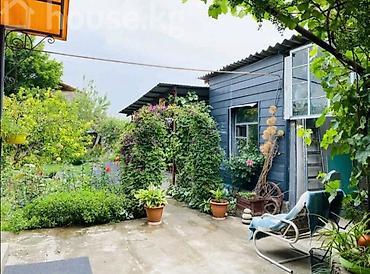 Продажа коттеджей и домов: Срочно продаётся дом с участком 8 соток в Пишпеке (Бишкек) Продаётся — 9