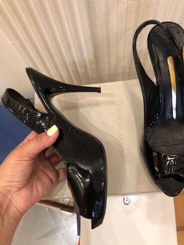 Basanoşka və səndəllər: Ölçü: 35.5, rəng - Qara, İşlənmiş — 6