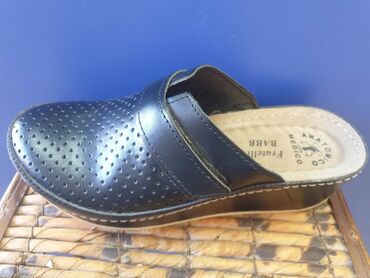 Papuče: Kozne anatomske klompe 
Cena 3950 din 36-41 — 14