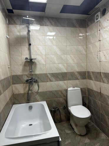 Uzunmüddətli kirayə mənzillər: Kirayə üçün tam mebellı 2 otaqlı mansard tipli mənzil. - Geniş qonaq — 11